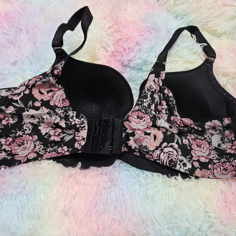 Torrid Underwire Bra 44C Flaw!  See pics and description!! - Picture 5 of 6